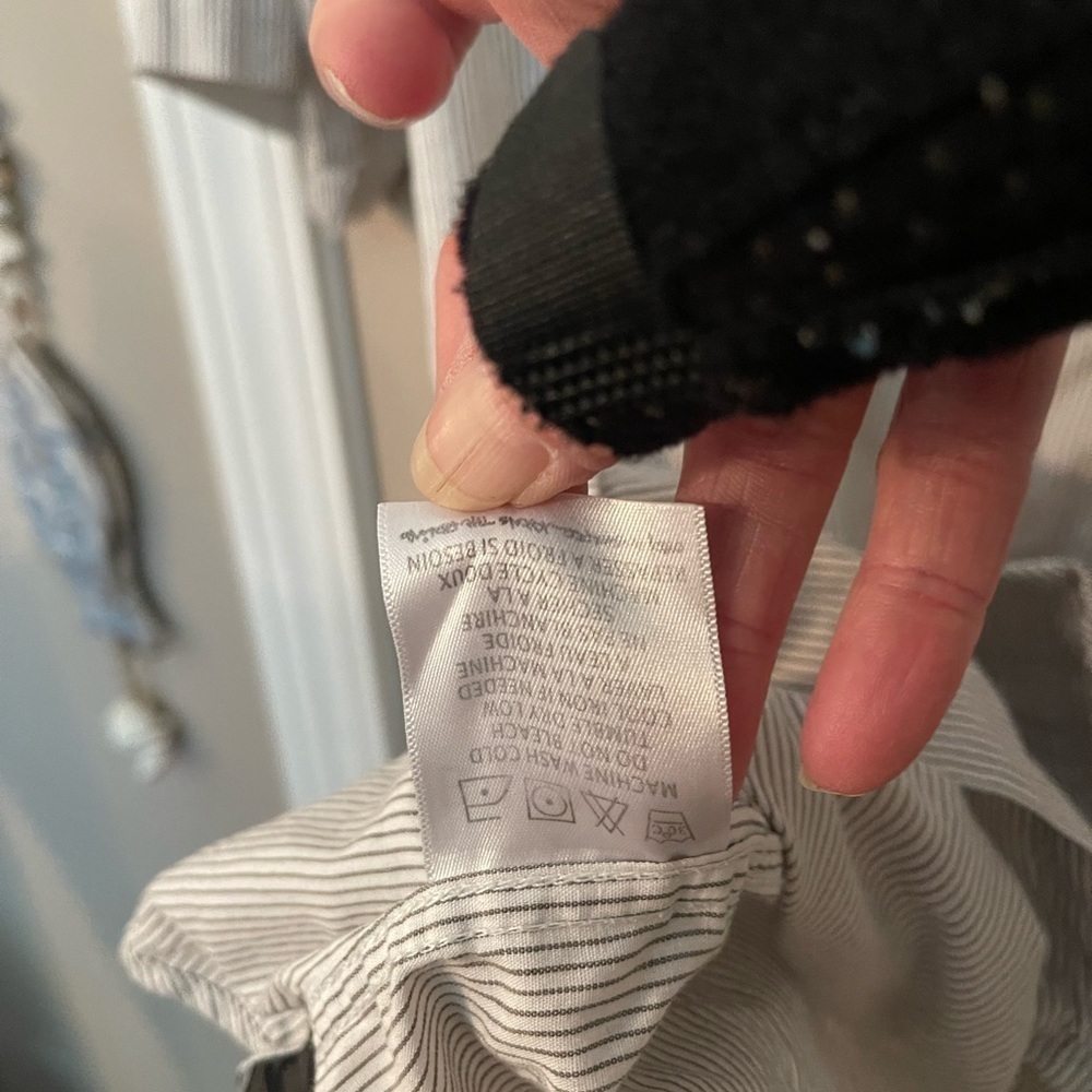 Billabong men’s striped short sleeve button down with pockets.​ - Picture 5 of 7